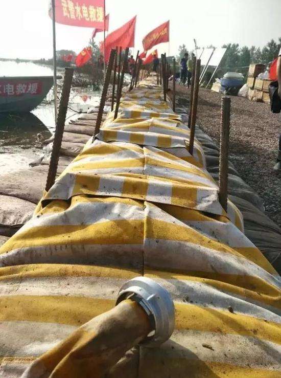 防汛堵水墙的扶植须要打桩机共同完善堵水