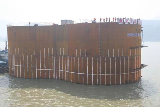 全段、分段围堰法扶植进程需不须要防汛打桩机