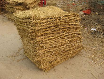 防汛草袋在防汛打桩机的施工进程中详细起到甚么感化