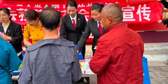 荔波法院：丛林防火宣扬，防患于未“燃”