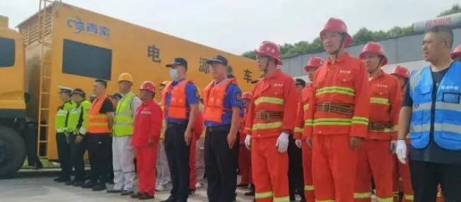 市城管综合法律支队展开防汛应抢救济练习训练