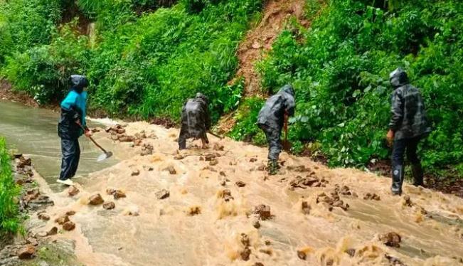 尽力筑牢防汛救灾坚固堤坝