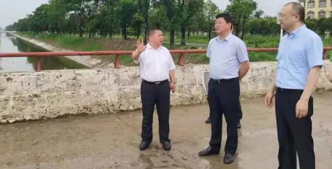 市带领来涟指点防汛任务